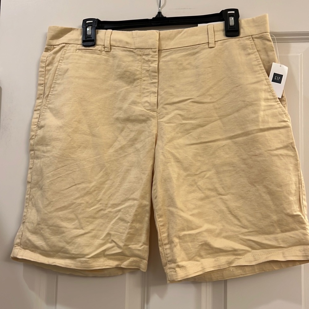 Khakis by Gap ladies shorts